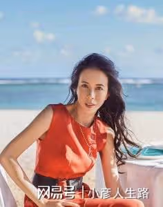 莫文蔚曬出和老公自駕游視頻,做3個孩子的後媽,11年仍恩愛幸福