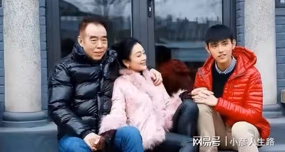 陳飛宇與女生吃飯被拍,娛記為戀情瓜苦苦蹲守,真相反轉