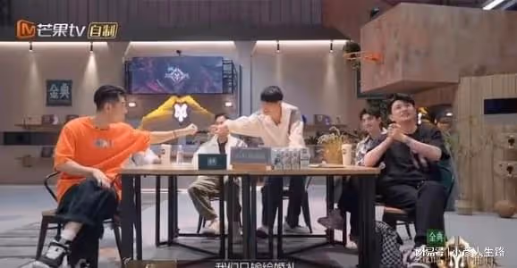 結婚4次後，張智霖寵妻人設崩塌，網友：求求你們不要再裝了！