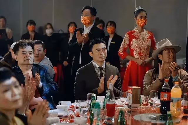 知名港星近況曝光!現身江蘇跑商演,與孫興合唱為富豪賀壽
