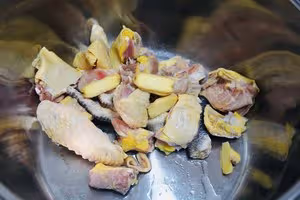 羊肚菌燉雞湯