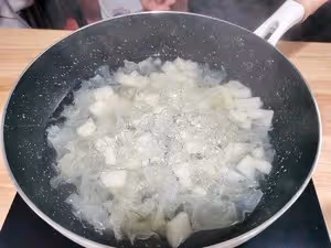 「潤肺止咳，清甜去火」－檸檬雪梨湯