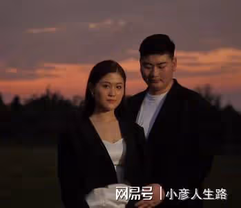 陳萌為慶祝自己懷孕，去拍攝旗袍寫真照，喜悅之情溢於言表