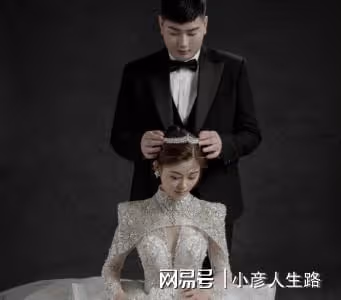 陳萌為慶祝自己懷孕，去拍攝旗袍寫真照，喜悅之情溢於言表