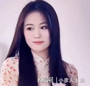 陳萌為慶祝自己懷孕，去拍攝旗袍寫真照，喜悅之情溢於言表