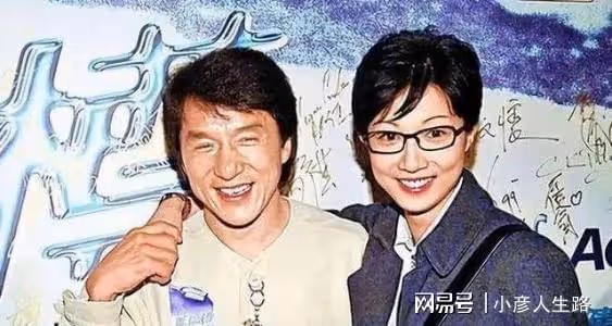 吳卓林街頭領救濟引熱議:成龍和吳綺莉誰贏了?