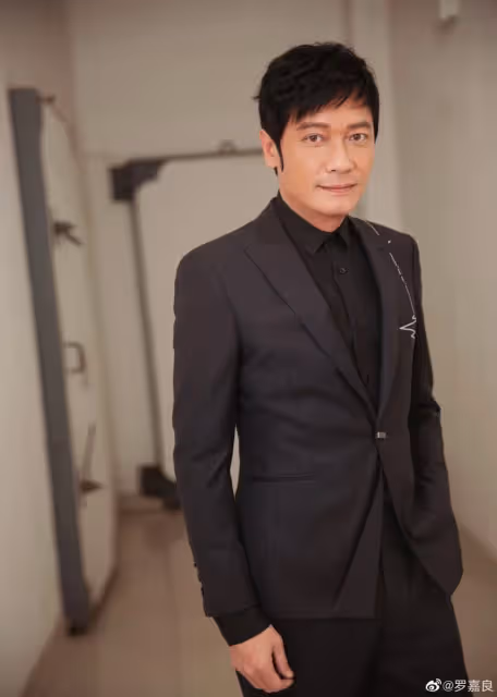 接商演度日被酸!3屆視帝被拍到「淪替富婆伴舞」59歲近況曝 小生帥臉「頭禿盡顯老態」網嘆:可惜了