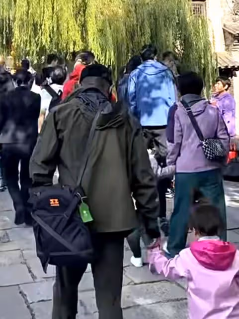 撒貝寧陪家人出遊 太太及龍鳳胎顏值高引關注
