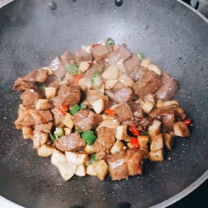 彈牙爆汁的黑胡椒杏鮑菇牛肉粒🧂黑胡椒➕🐮m9和牛牛肉粒天生一對❤️