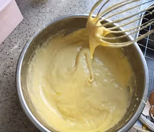 綿軟濕潤的古早蛋糕💕，抖臀duangduang~自製10寸方模（燙麵水浴）