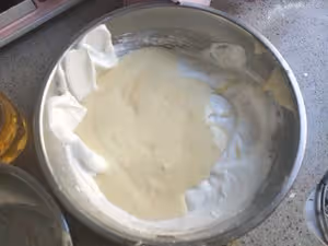 綿軟濕潤的古早蛋糕💕，抖臀duangduang~自製10寸方模（燙麵水浴）