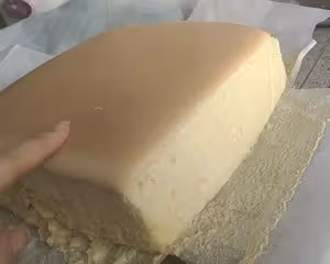 綿軟濕潤的古早蛋糕💕，抖臀duangduang~自製10寸方模（燙麵水浴）