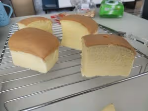 綿軟濕潤的古早蛋糕💕，抖臀duangduang~自製10寸方模（燙麵水浴）