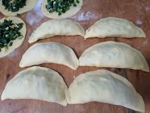 脆皮韭菜盒子