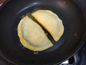 脆皮韭菜盒子