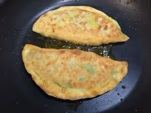 脆皮韭菜盒子
