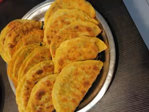 脆皮韭菜盒子