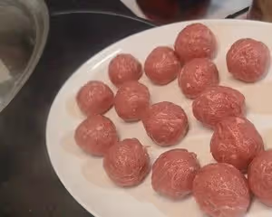 慢慢調整的牛肉丸