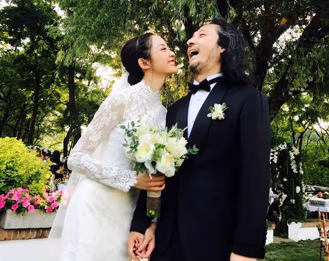 三寶與小25歲美妻迪士尼接吻，男方敷衍頭花白，被指隔代畫面尷尬