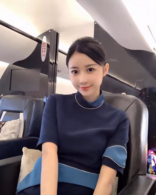 潘瑋柏頂級商圈被偶遇！與美女合影無架子，傳定居南京女兒已2歲