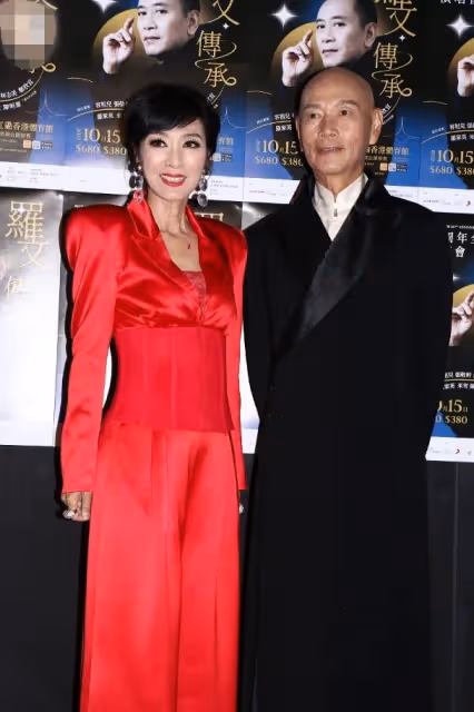 歌王羅文病逝20年！眾星紅館開唱紀念，鄭欣宜暴瘦穿弔帶紋身矚目