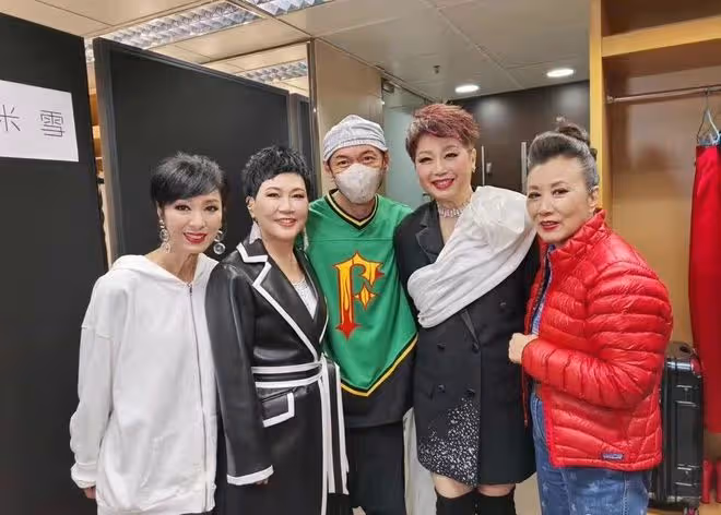 歌王羅文病逝20年！眾星紅館開唱紀念，鄭欣宜暴瘦穿弔帶紋身矚目
