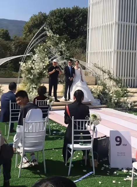 孟非在南京高爾夫場做婚禮主婚人,模樣消瘦樸素,曝出場費12萬起