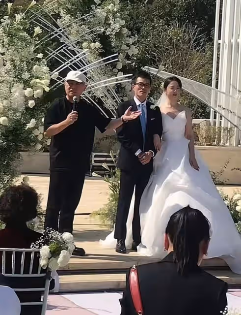 孟非在南京高爾夫場做婚禮主婚人,模樣消瘦樸素,曝出場費12萬起