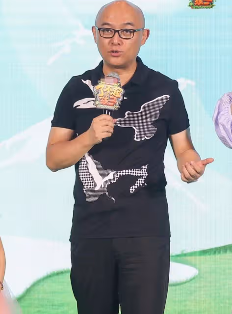 孟非在南京高爾夫場做婚禮主婚人,模樣消瘦樸素,曝出場費12萬起