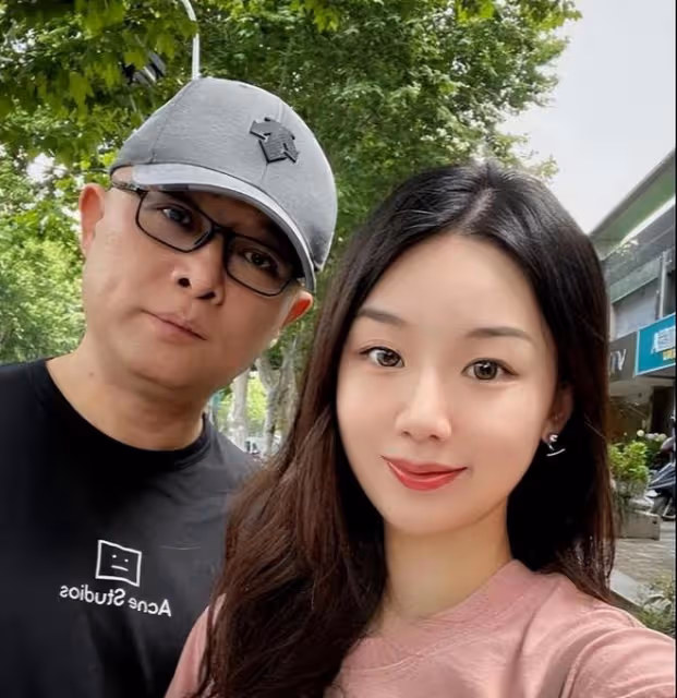 孟非在南京高爾夫場做婚禮主婚人,模樣消瘦樸素,曝出場費12萬起