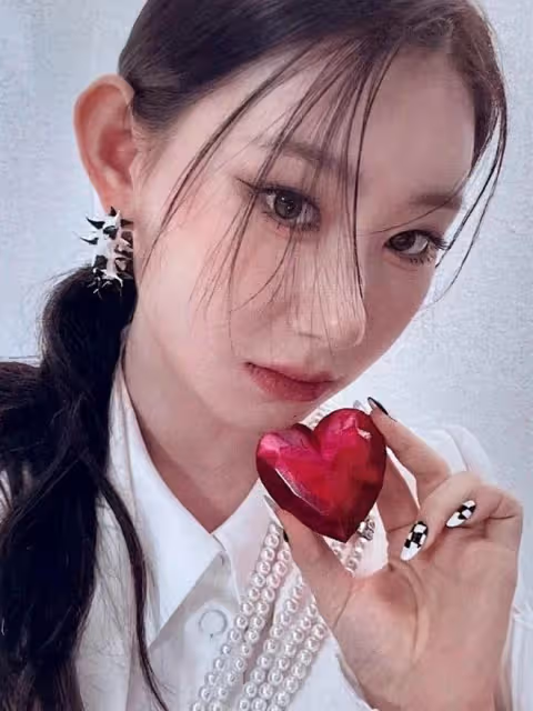 李彩演、李彩領,倆姐妹因外貌爭議,星途坎坷
