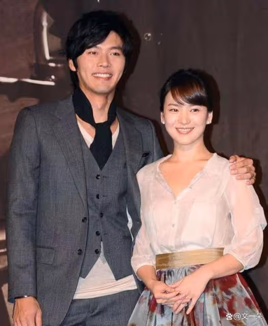 40歲的孫藝珍結婚半年後,挺大肚參加朋友的婚禮,滿臉幸福藏不住
