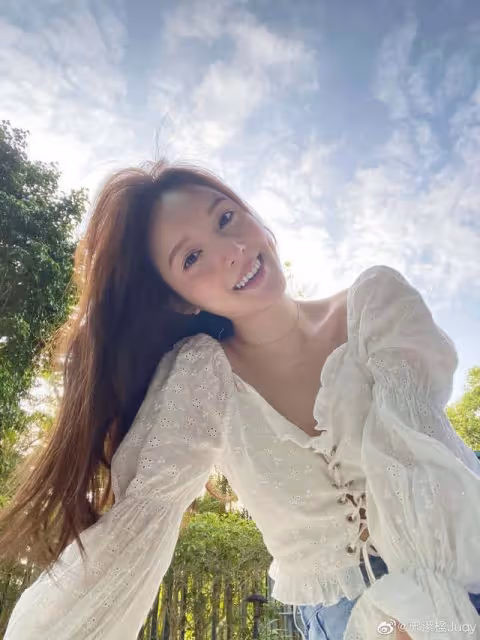 TVB甜美女神曬素顏照!五官精緻黑眼圈突出,曾深陷整容傳聞