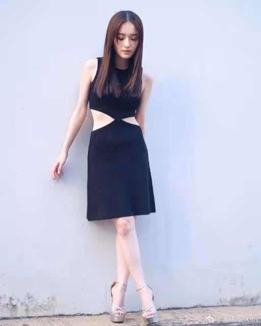 TVB甜美女神曬素顏照!五官精緻黑眼圈突出,曾深陷整容傳聞