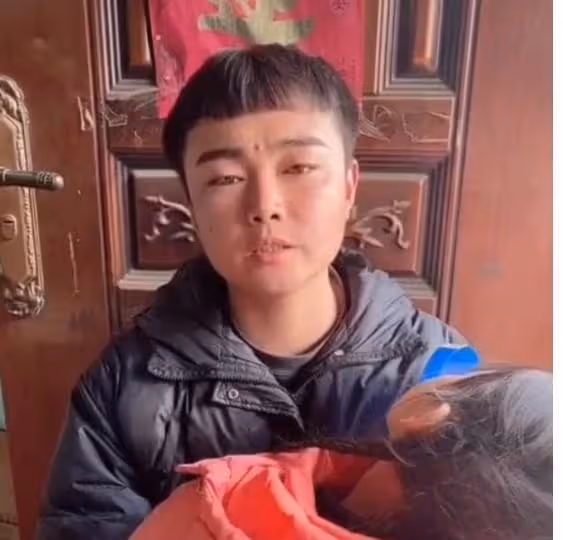 7歲「無聲天使」藍妮妮:逆天「顏值」美到傾國傾城,生活卻無法自理,美貌背後的心酸令人心疼