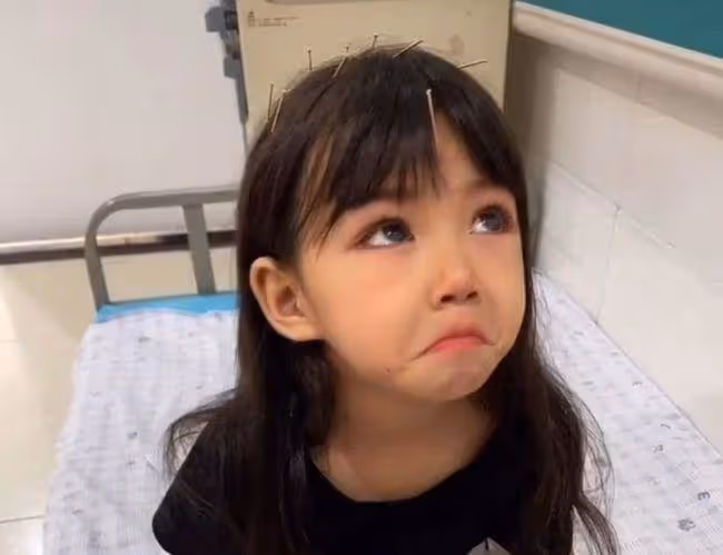 7歲「無聲天使」藍妮妮:逆天「顏值」美到傾國傾城,生活卻無法自理,美貌背後的心酸令人心疼