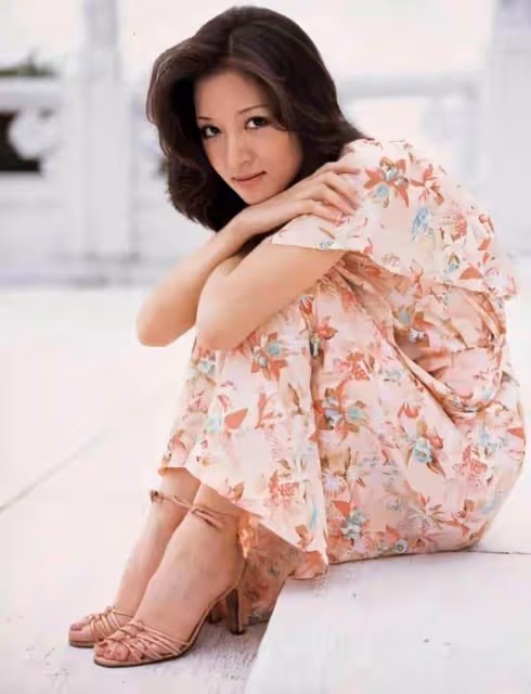 70歲胡因夢近況曝光!美了一輩子,穿搭樸素依舊風韻猶存,時尚感不輸年輕人:照樣迷人