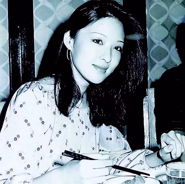 70歲胡因夢近況曝光!美了一輩子,穿搭樸素依舊風韻猶存,時尚感不輸年輕人:照樣迷人