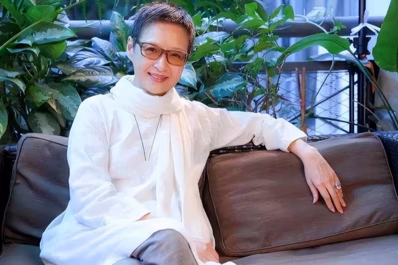 70歲胡因夢近況曝光!美了一輩子,穿搭樸素依舊風韻猶存,時尚感不輸年輕人:照樣迷人