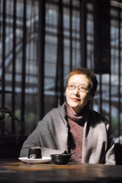 70歲胡因夢近況曝光!美了一輩子,穿搭樸素依舊風韻猶存,時尚感不輸年輕人:照樣迷人