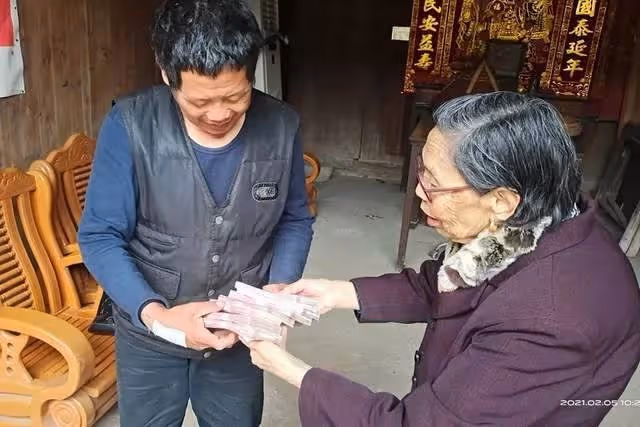 80歲阿嬤欠2000多萬巨額債「信守承諾」10多年還清「還清最後1萬塊」終於釋然:一人事一人扛