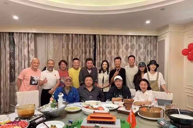呂良偉與甄子丹內地聚會！舉杯暢飲心情好，曾想跟對方做親家遭拒