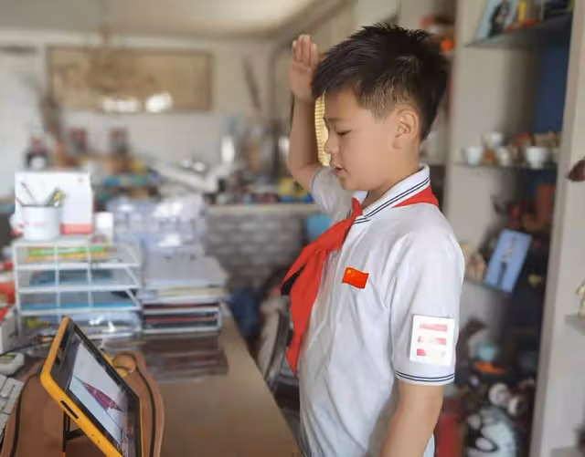 蔡國慶11歲兒子曬「國際藝術獎獎章」，豪宅曝光