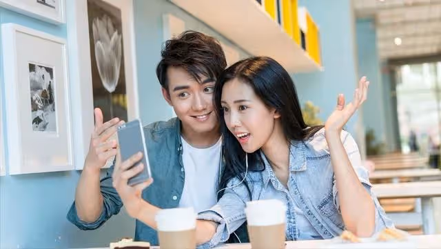 鳳凰男一家6口擠進陪嫁房還想加名，女人退回1萬彩禮：退婚