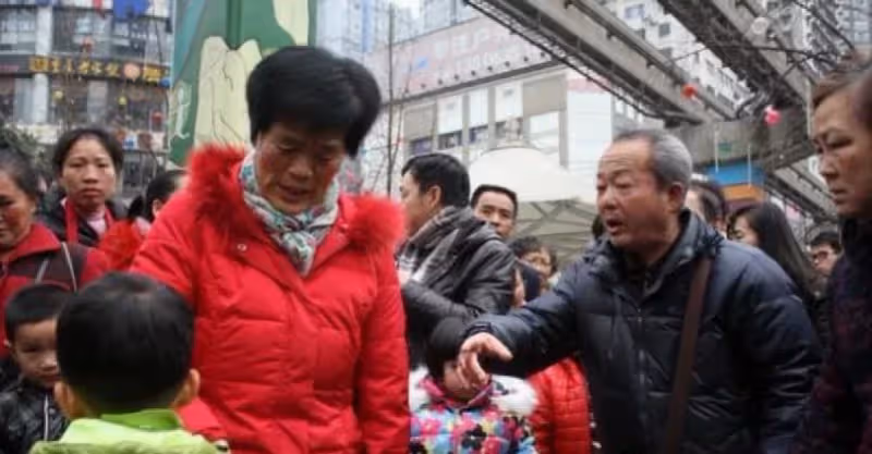 兒子意外失蹤， 我和老公找了五年，婆婆臨終前說：小孫子早死啦