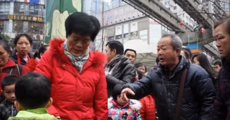 兒子意外失蹤， 我和老公找了五年，婆婆臨終前說：小孫子早死啦
