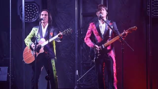 尤秋興罕見曬出夫妻合照　網民：太太很美！