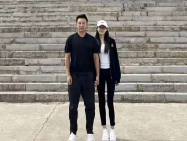 曝汪小菲縣城醉酒毆打張穎穎,女方渾身淤青傷痕多,半夜報警求助
