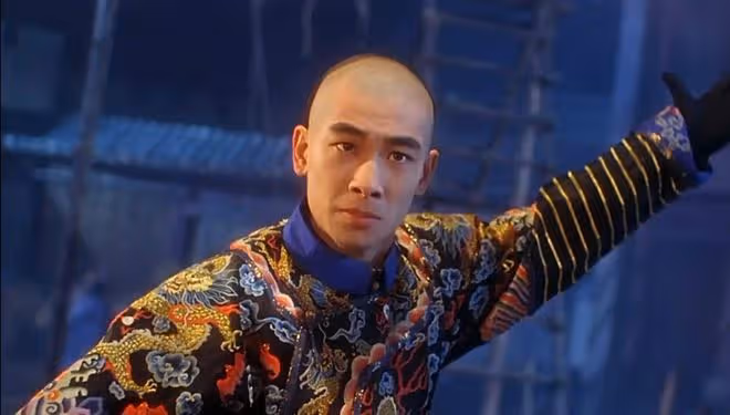 趙文卓夫婦慶相識20周年!張丹露戴大翡翠秀恩愛,一家五口如複製