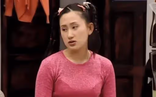 趙文卓夫婦慶相識20周年!張丹露戴大翡翠秀恩愛,一家五口如複製